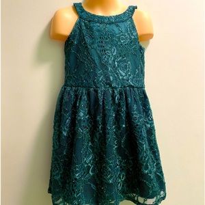 Cute holiday dress. Great condition.  Will make beautiful holiday pictures.